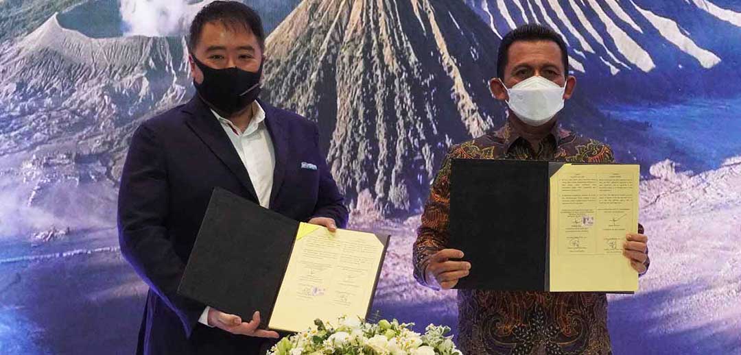  Frank Phuan, Business CEO of Sunseap Group; H. Ansar Ahmad, Governor of Riau Islands Province MoU signing between Frank Phuan, Business CEO of Sunseap Group and H. Ansar Ahmad, Governor of Riau Islands Province in Indonesia Embassy
