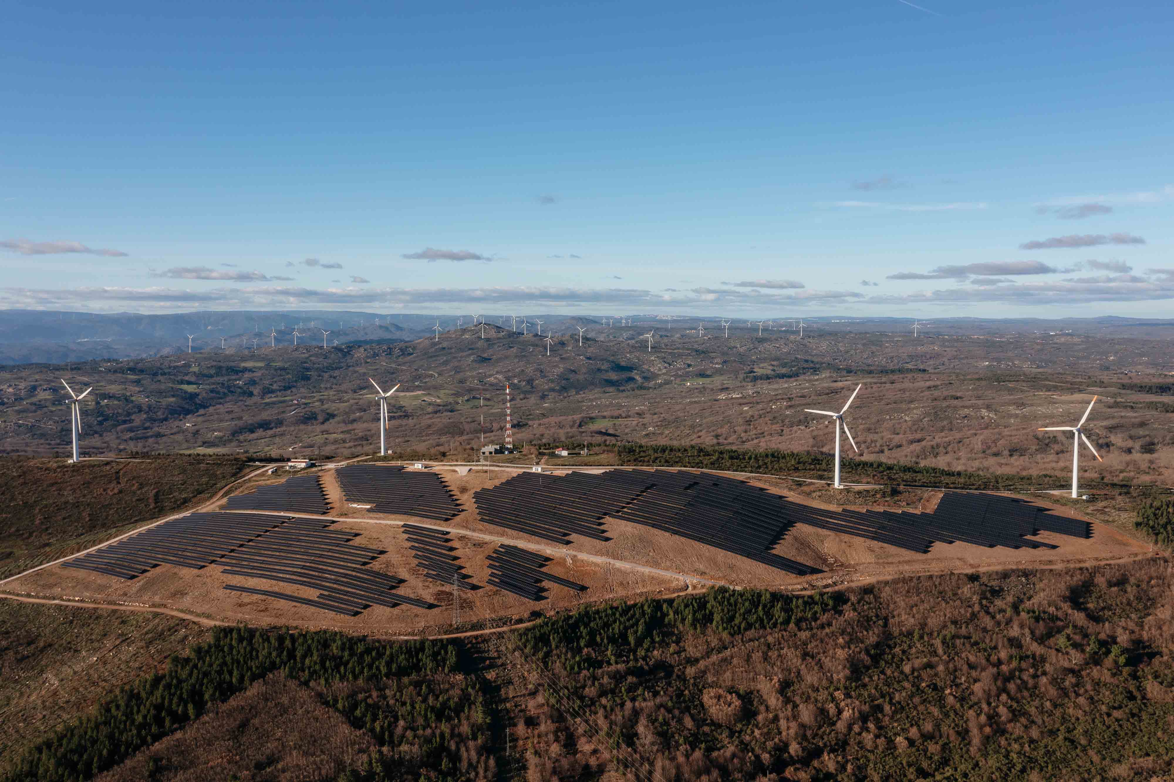 hybrid solar and wind energy park 